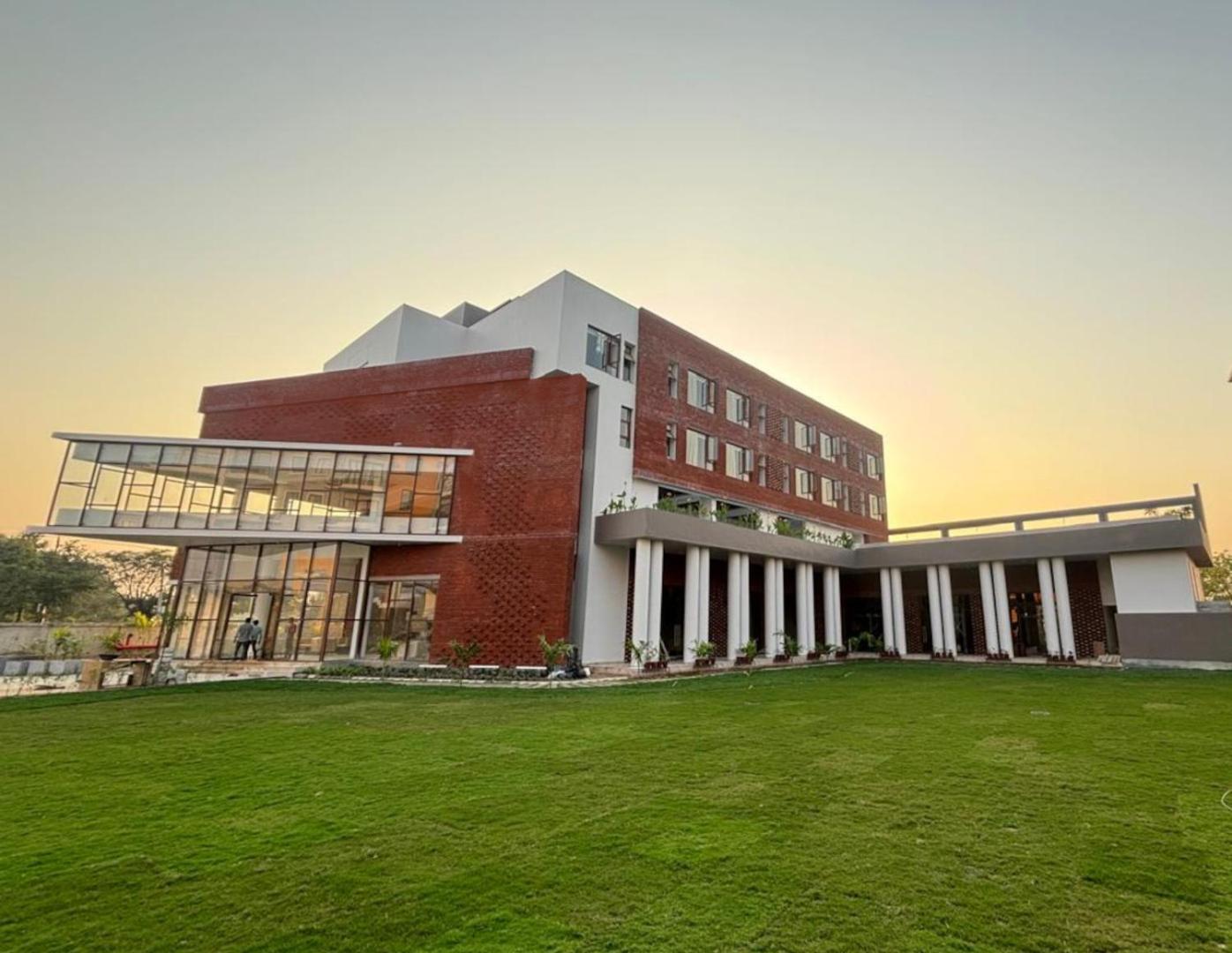 The Pearl Club Resort Shantiniketan Bagian luar foto